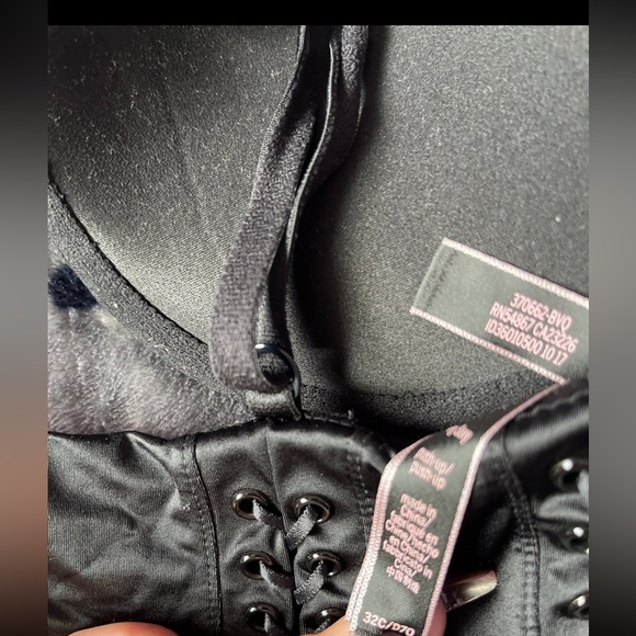 Corset back front closure Vs bra - Picture 4 of 4